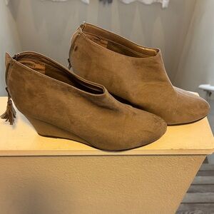 CL by Laundry Tan Wedge Booties